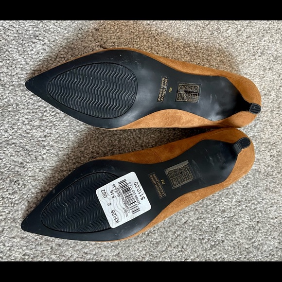 *NEW* Le Chateau Leather Pumps - Picture 3 of 3